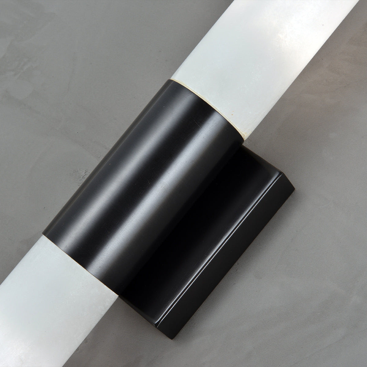 Simple wall lamp